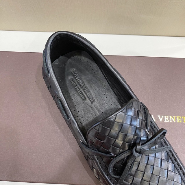 보테가 BOTTEGA VENETA 남성 가죽 로퍼 BV0526