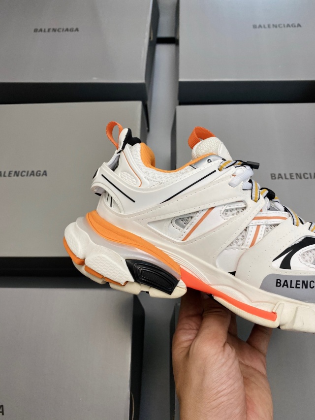 발렌시아가 Balenciaga 남여공용 트랙 3.0 스니커즈 BG0604