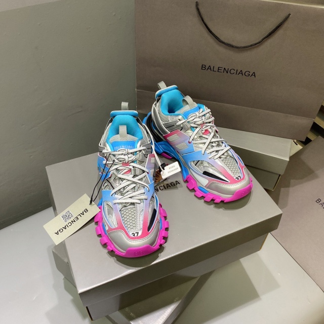 발렌시아가 Balenciaga 남여공용 트랙 3.0 스니커즈 BG0608