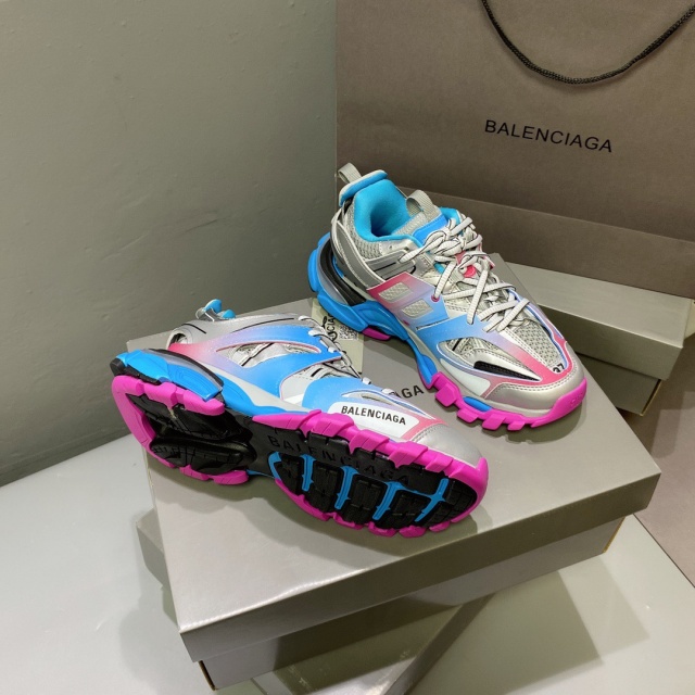 발렌시아가 Balenciaga 남여공용 트랙 3.0 스니커즈 BG0608