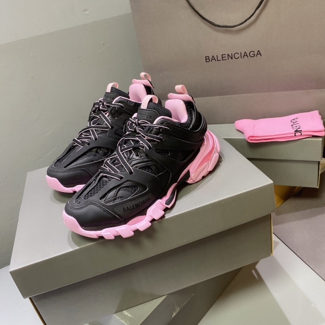 발렌시아가 Balenciaga 남여공용 트랙 3.0 스니커즈 BG0611