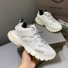 발렌시아가 Balenciaga 남여공용 트랙 3.0 스니커즈 BG0610