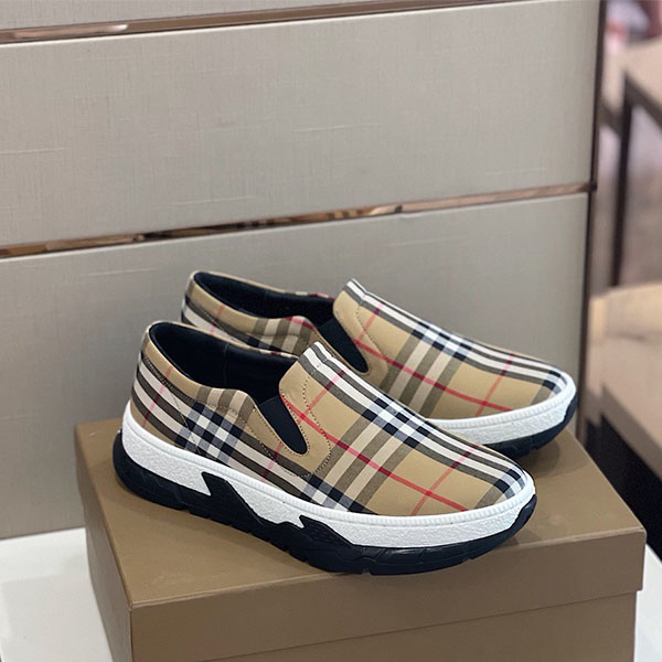 버버리 BURBERRY 남성 슬립온 BB251