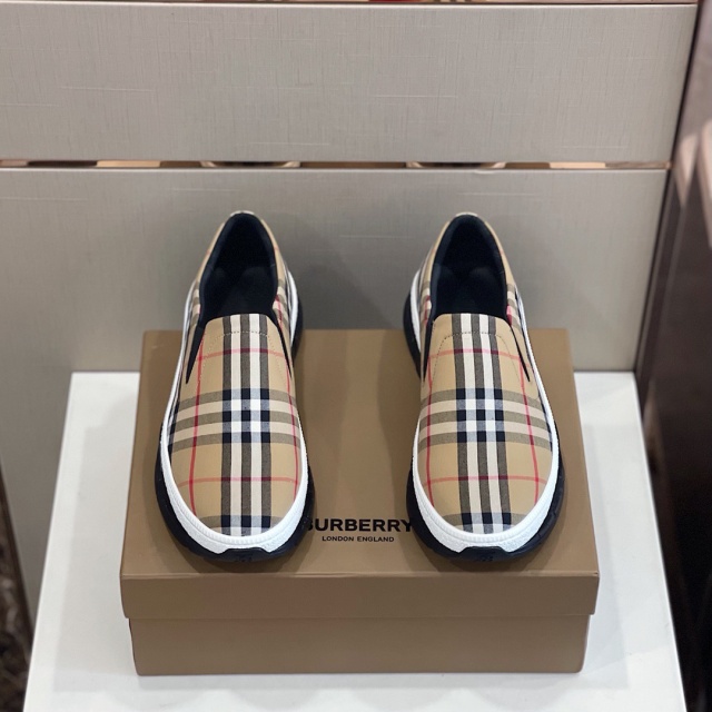 버버리 BURBERRY 남성 슬립온 BB251