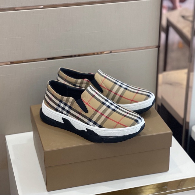 버버리 BURBERRY 남성 슬립온 BB251