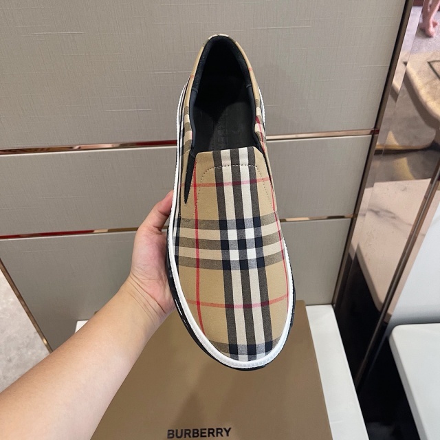 버버리 BURBERRY 남성 슬립온 BB251