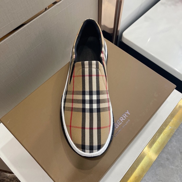 버버리 BURBERRY 남성 슬립온 BB251