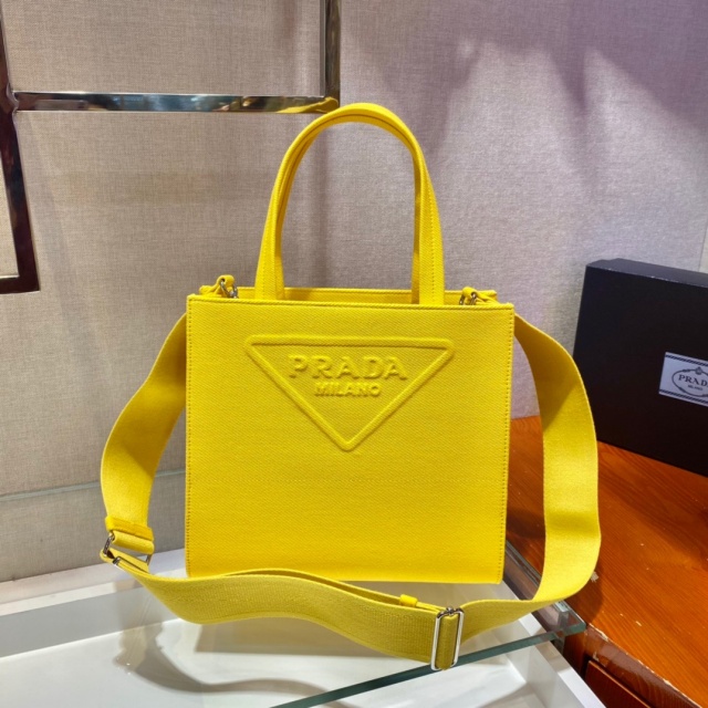 프라다 PRADA 엠보싱 로고 토트백 1BG382 PD0607