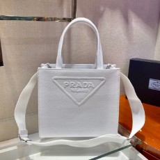 프라다 PRADA 엠보싱 로고 토트백 1BG382 PD0610