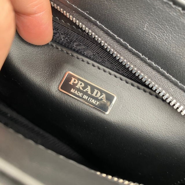 프라다 PRADA 브러시드 포켓 토트백 1BA320 PD0650