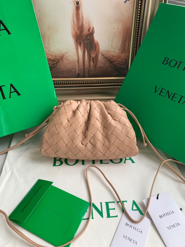 보테가 BOTTEGA VENETA 인트레치아토 만두백 BO0606