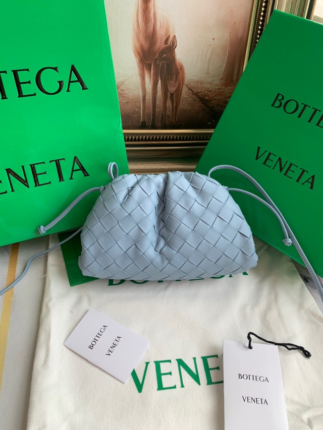 보테가 BOTTEGA VENETA 인트레치아토 만두백 BO0609