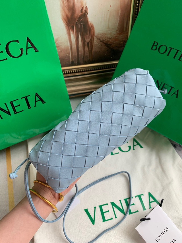 보테가 BOTTEGA VENETA 인트레치아토 만두백 BO0609