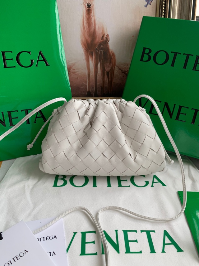 보테가 BOTTEGA VENETA 인트레치아토 만두백 BO0612