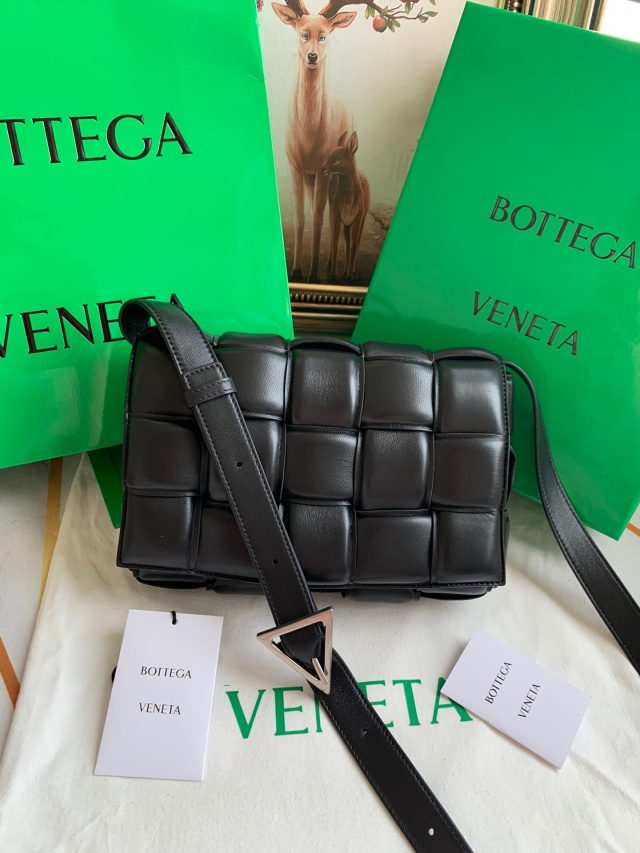 보테가 BOTTEGA VENETA  패딩 카세트백 BO0627