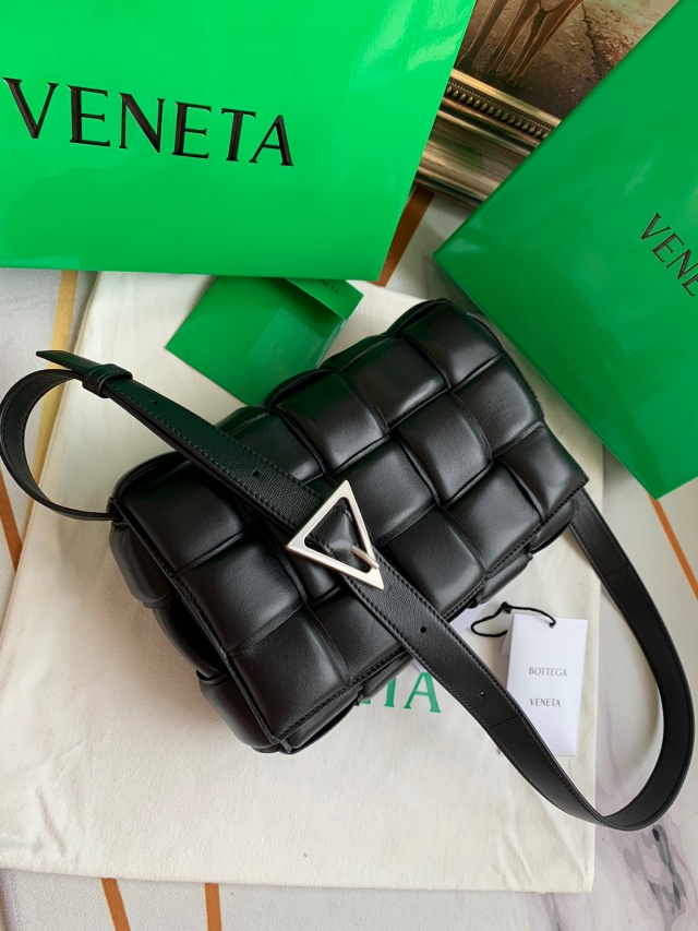 보테가 BOTTEGA VENETA  패딩 카세트백 BO0627