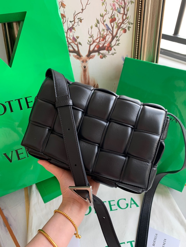 보테가 BOTTEGA VENETA  패딩 카세트백 BO0627