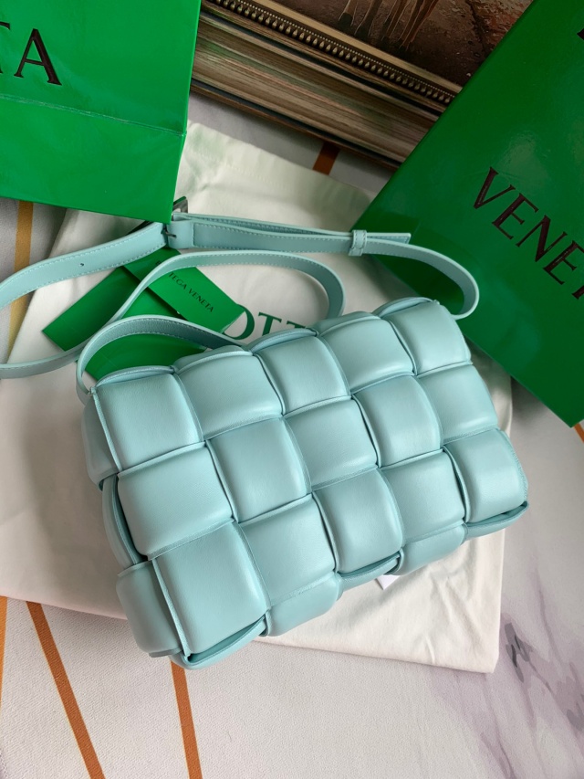 보테가 BOTTEGA VENETA  패딩 카세트백 BO0626