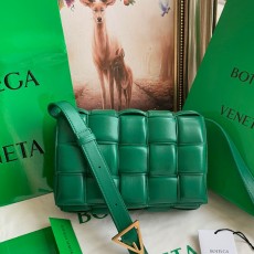 보테가 BOTTEGA VENETA  패딩 카세트백 BO0636