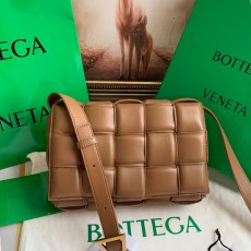 보테가 BOTTEGA VENETA  패딩 카세트백 BO0642