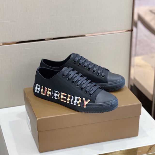 버버리 BURBERRY 남성 스니커즈 BB270