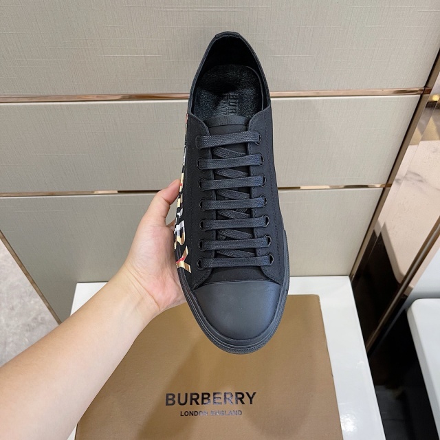 버버리 BURBERRY 남성 스니커즈 BB270