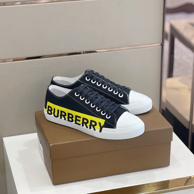 버버리 BURBERRY 남성 스니커즈 BB272