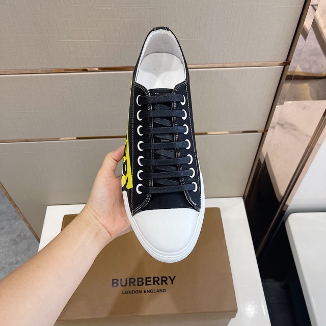 버버리 BURBERRY 남성 스니커즈 BB272