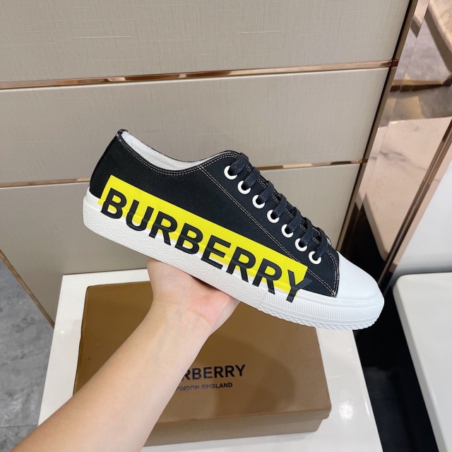 버버리 BURBERRY 남성 스니커즈 BB272