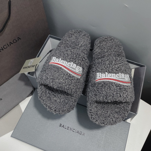 발렌시아가 Balenciaga 여성 퍼 슬리퍼 BG0621