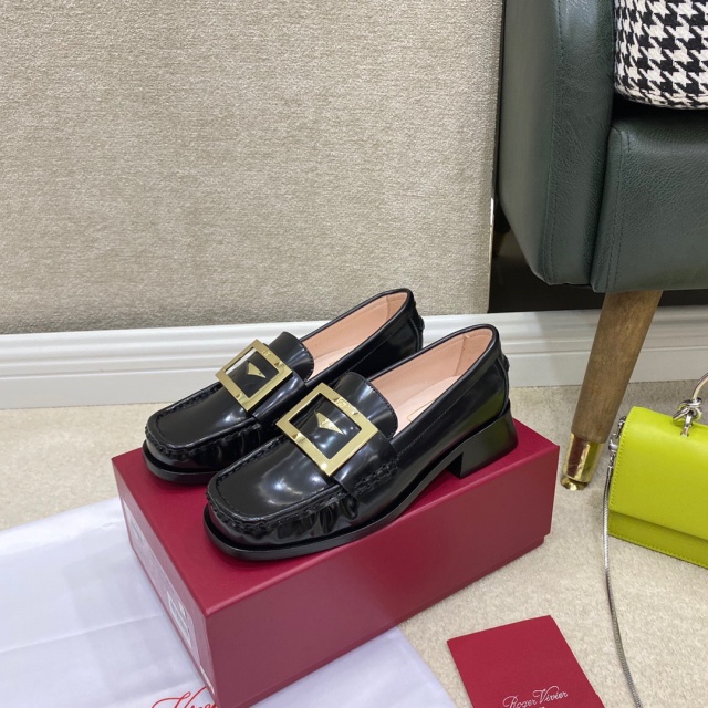 로저비비에 ROGER VIVIER 여성 로퍼 RV121