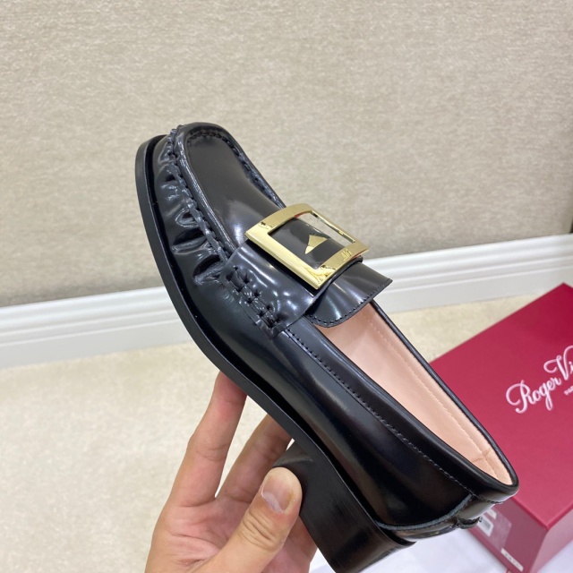 로저비비에 ROGER VIVIER 여성 로퍼 RV121