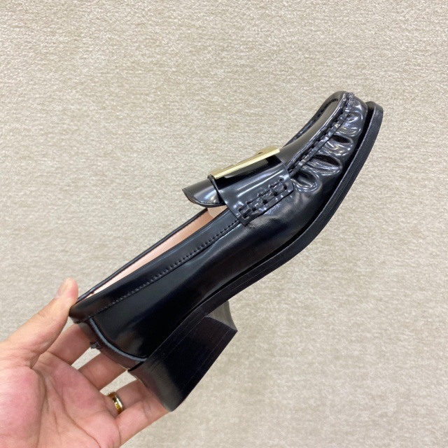 로저비비에 ROGER VIVIER 여성 로퍼 RV121