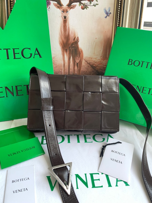 보테가 BOTTEGA VENETA 우븐 카세트 숄더백 667298 BO0654