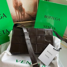 보테가 BOTTEGA VENETA 우븐 카세트 숄더백 667298 BO0654