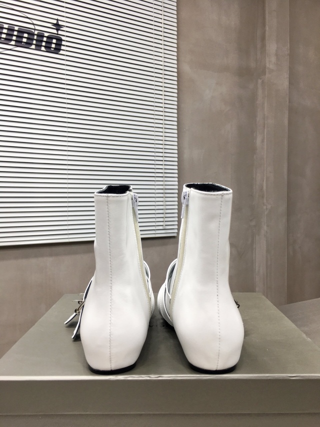 발렌시아가 Balenciaga 장식 앵클부츠 BG0654