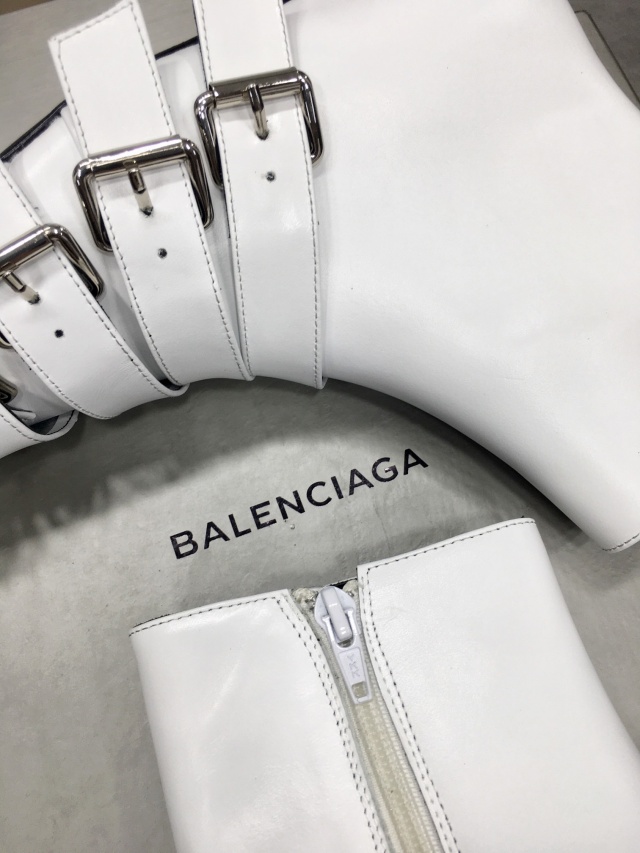 발렌시아가 Balenciaga 장식 앵클부츠 BG0654