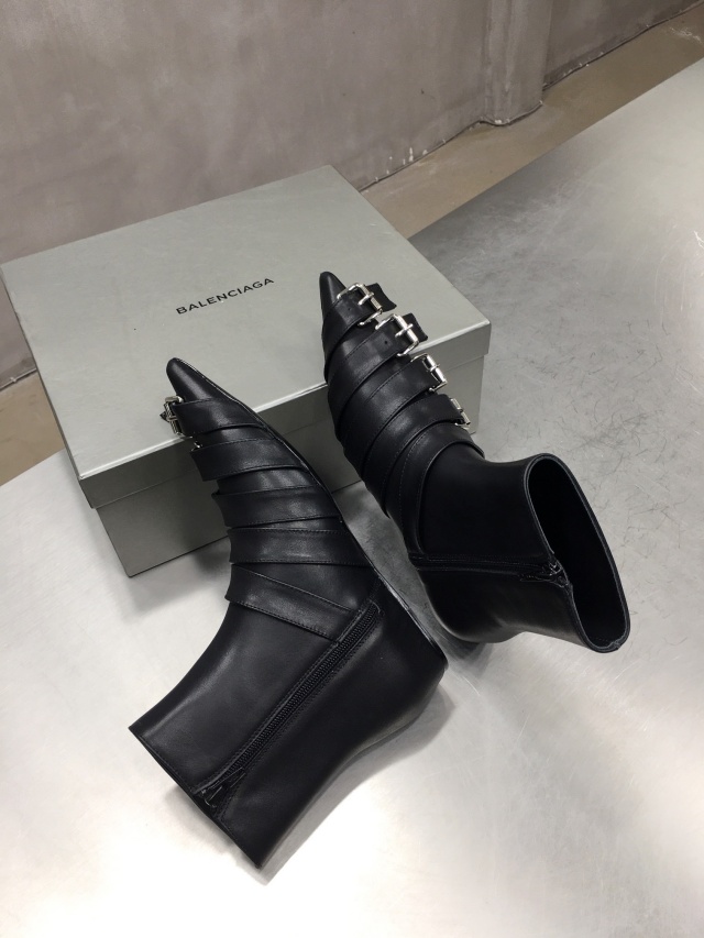 발렌시아가 Balenciaga 장식 앵클부츠 BG0655