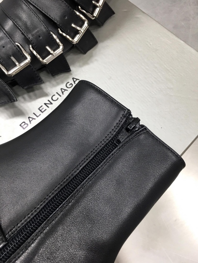 발렌시아가 Balenciaga 장식 앵클부츠 BG0655