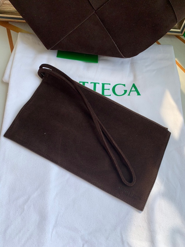 보테가 BOTTEGA VENETA 인트레치아토 스웨이드 토트백 652057 BO0679