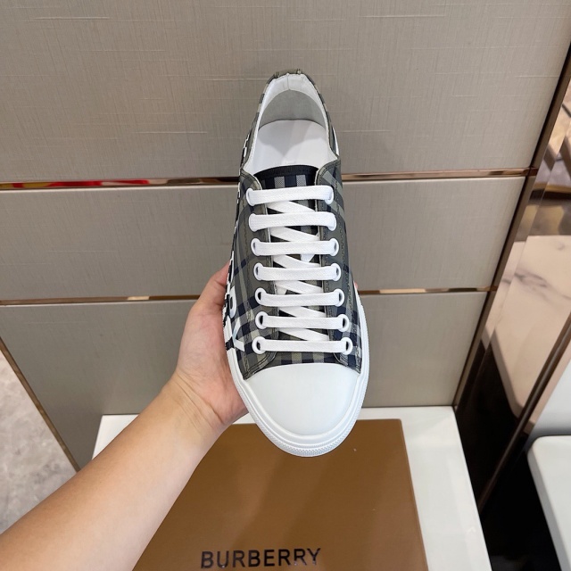 버버리 BURBERRY 남성 캔버스 스니커즈 BB275