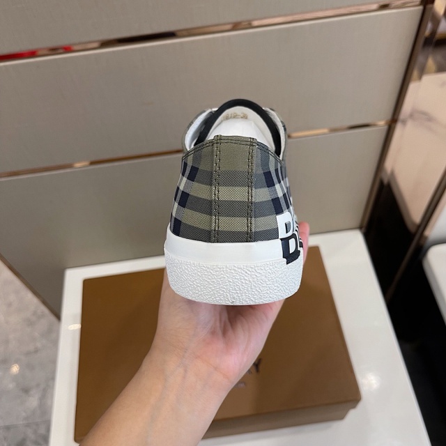 버버리 BURBERRY 남성 캔버스 스니커즈 BB275