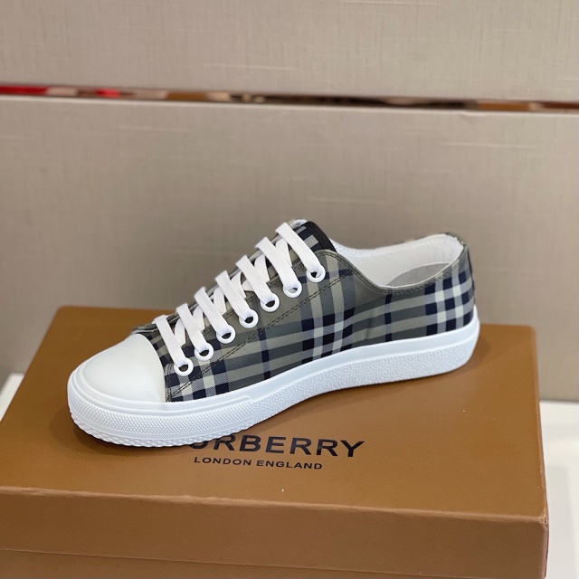 버버리 BURBERRY 남성 캔버스 스니커즈 BB275