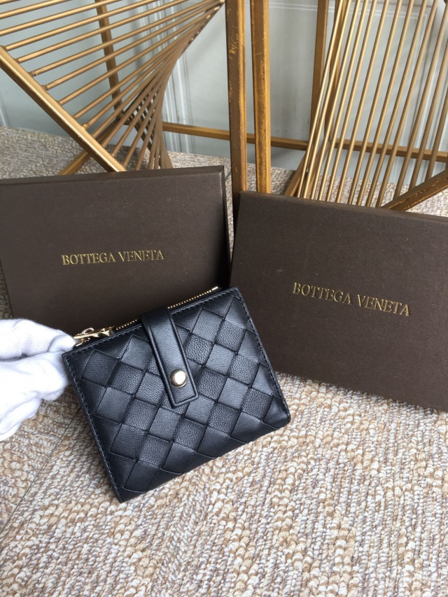 보테가 BOTTEGA VENETA  인트레치아토 반지갑 BO0695