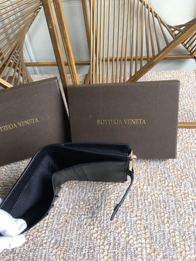 보테가 BOTTEGA VENETA  인트레치아토 반지갑 BO0695