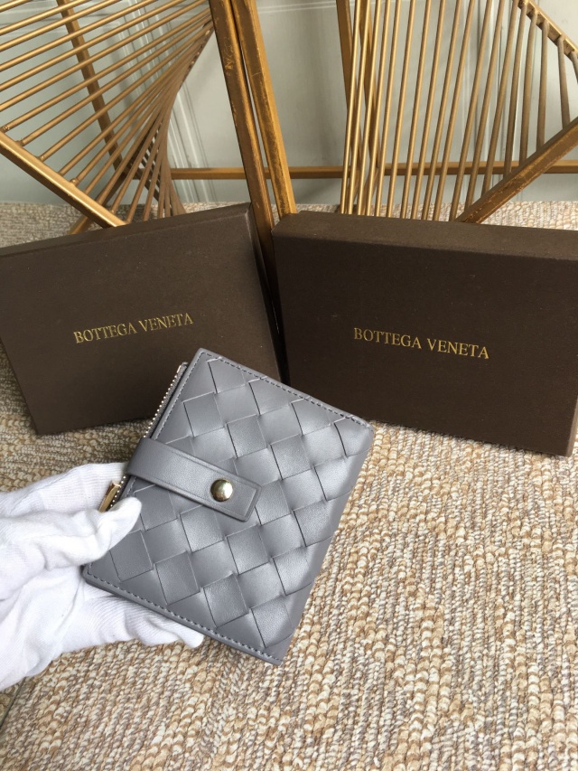 보테가 BOTTEGA VENETA  인트레치아토 반지갑 BO0697