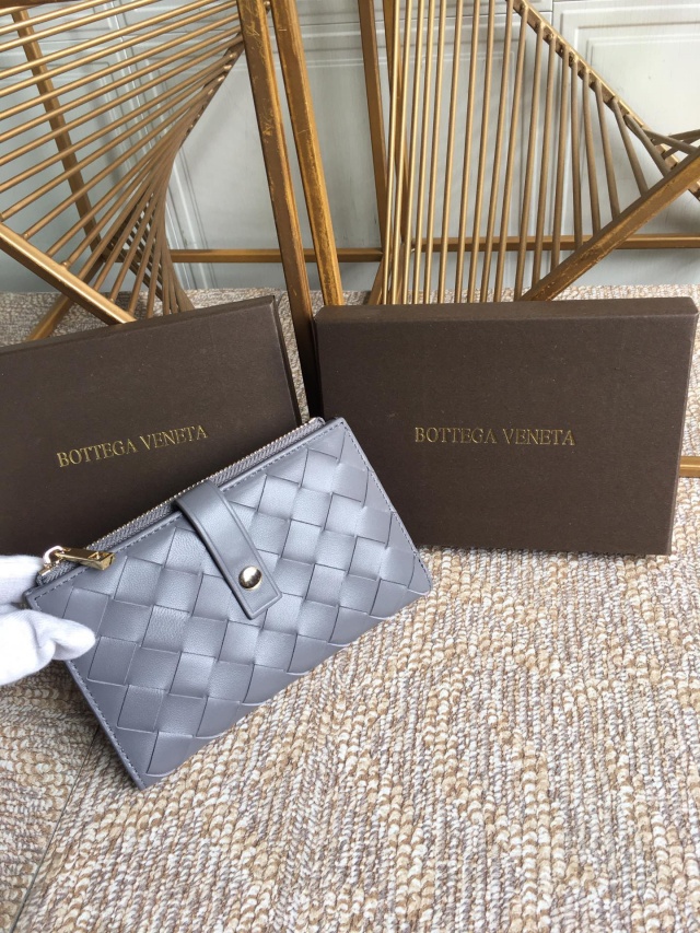 보테가 BOTTEGA VENETA  인트레치아토 중지갑 BO0700