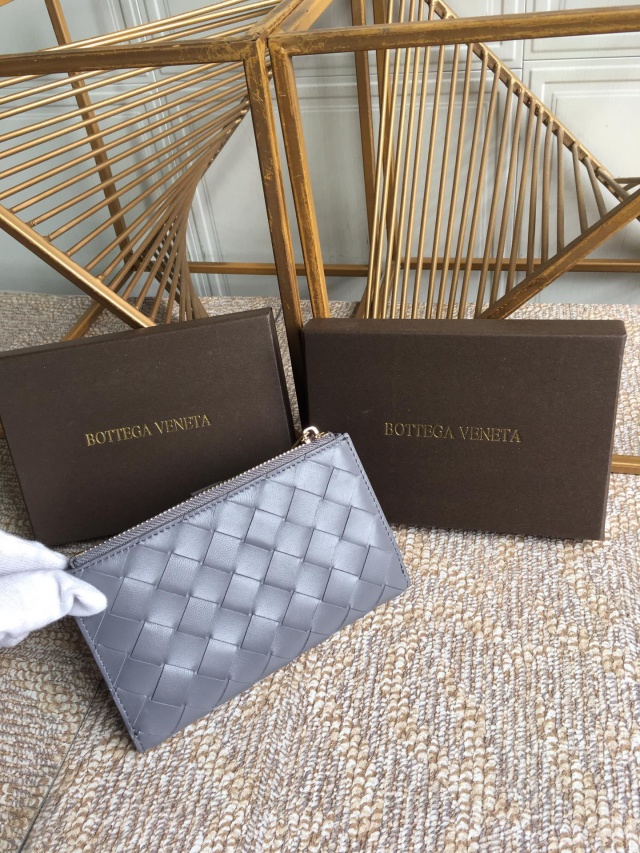 보테가 BOTTEGA VENETA  인트레치아토 중지갑 BO0700