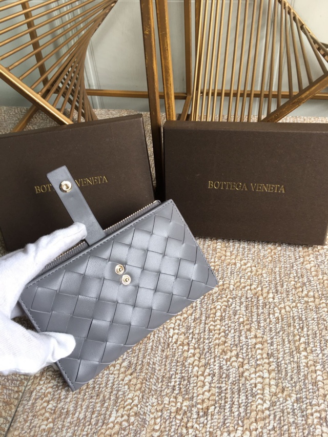 보테가 BOTTEGA VENETA  인트레치아토 중지갑 BO0700