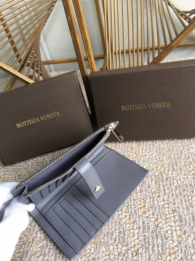 보테가 BOTTEGA VENETA  인트레치아토 중지갑 BO0700